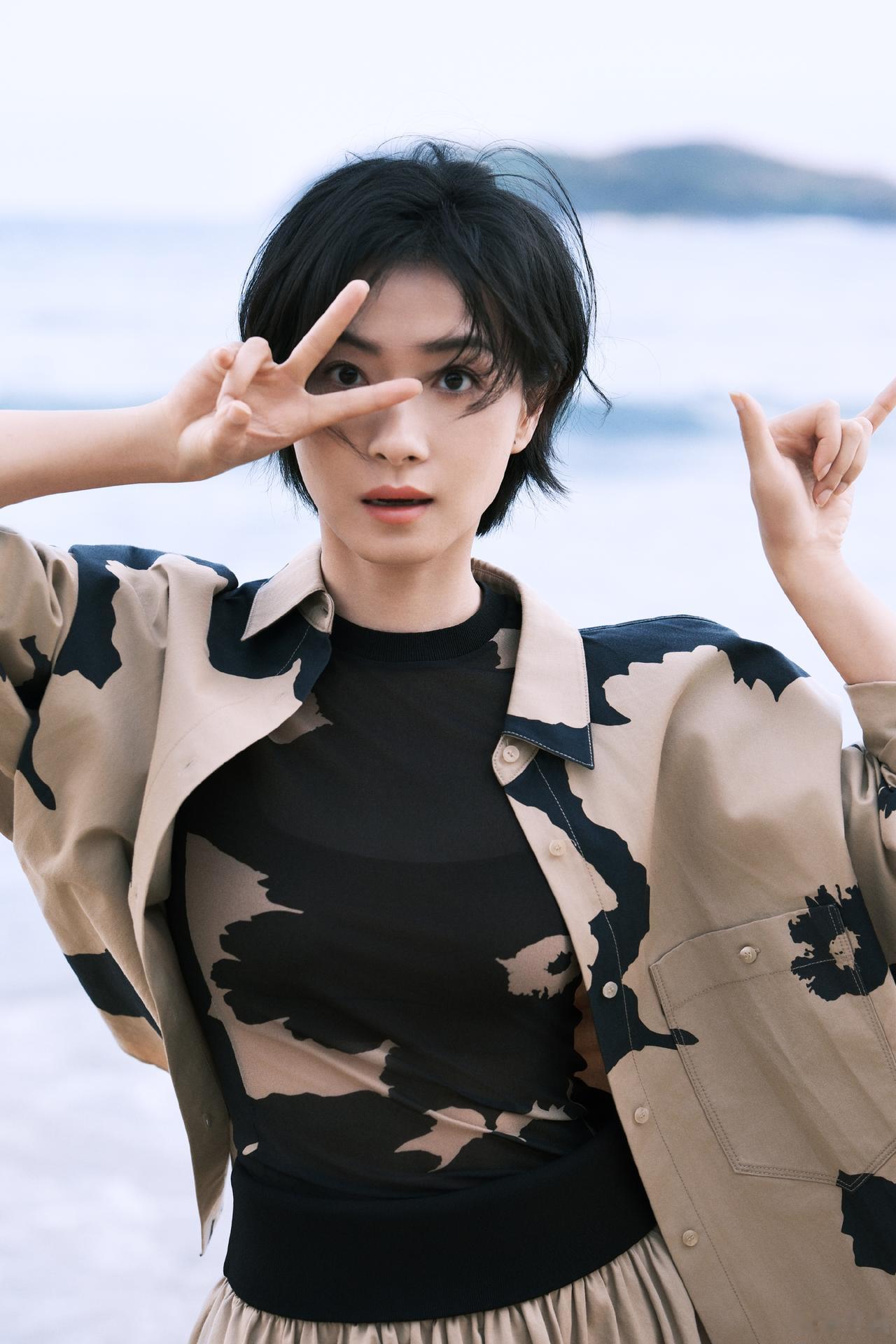 优雅与性感，你会怎么选成熟美女明星穿搭写真