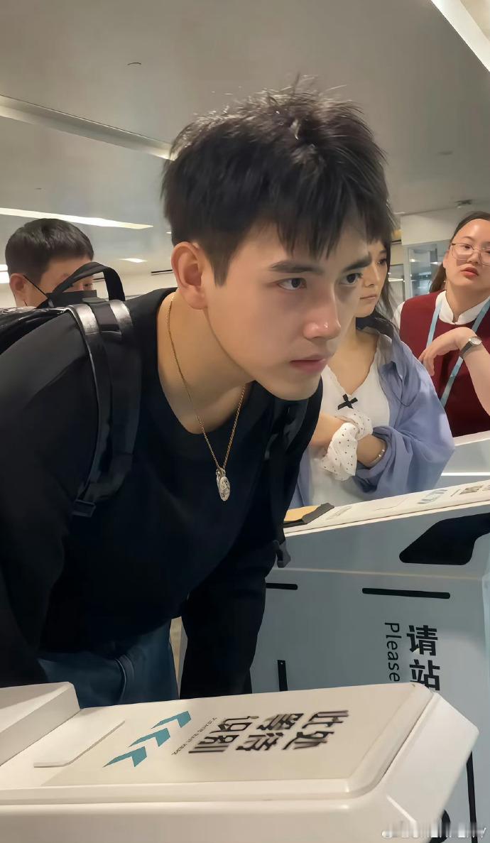 陈飞宇素颜帅成啥样了每次看到陈飞宇都能看到故人之姿[哆啦A梦害怕][哆啦A梦害怕