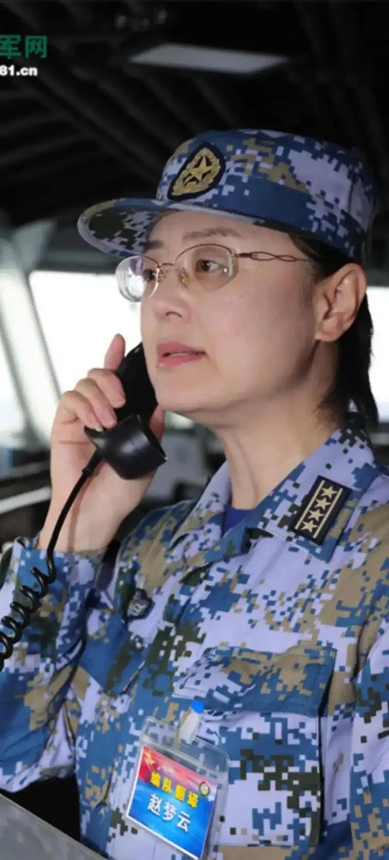 你见过身高1.8米，大校军衔 ，比较年轻而且漂亮出众的女军人吗？

多年之前，去