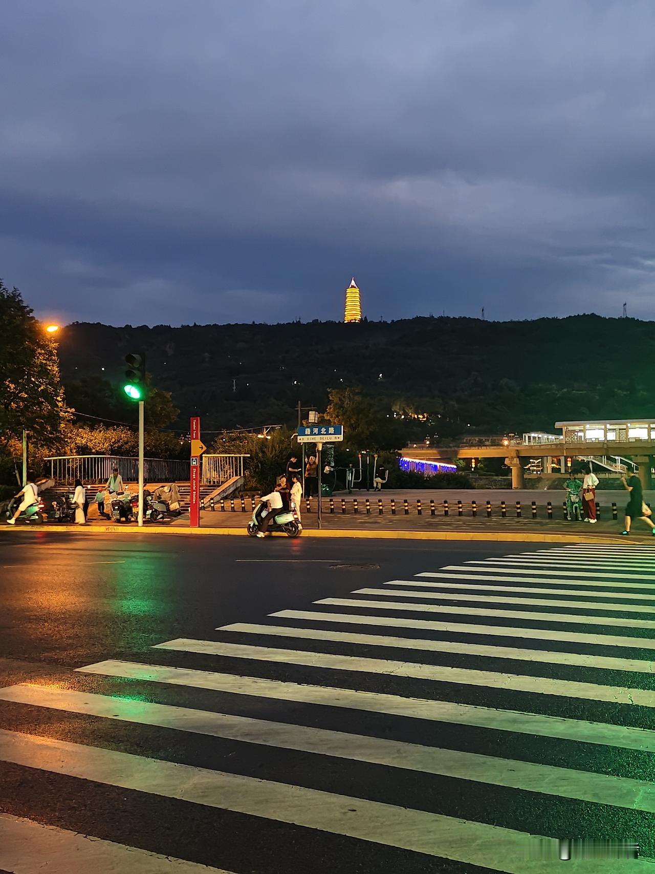 生活的意义在于旅游吗？不喜欢旅游就是生活抠搜见识短吗？

今晚又听喜欢旅游的亲戚