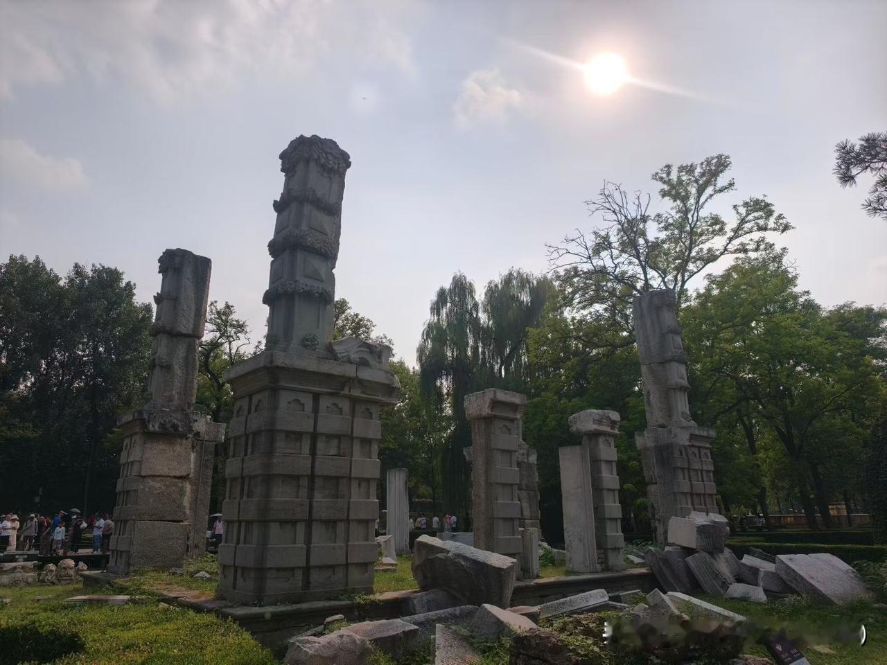 目前属于四浪调整期间，空间不会破3700，时间，最迟十一月开始企稳，拉升月线级别