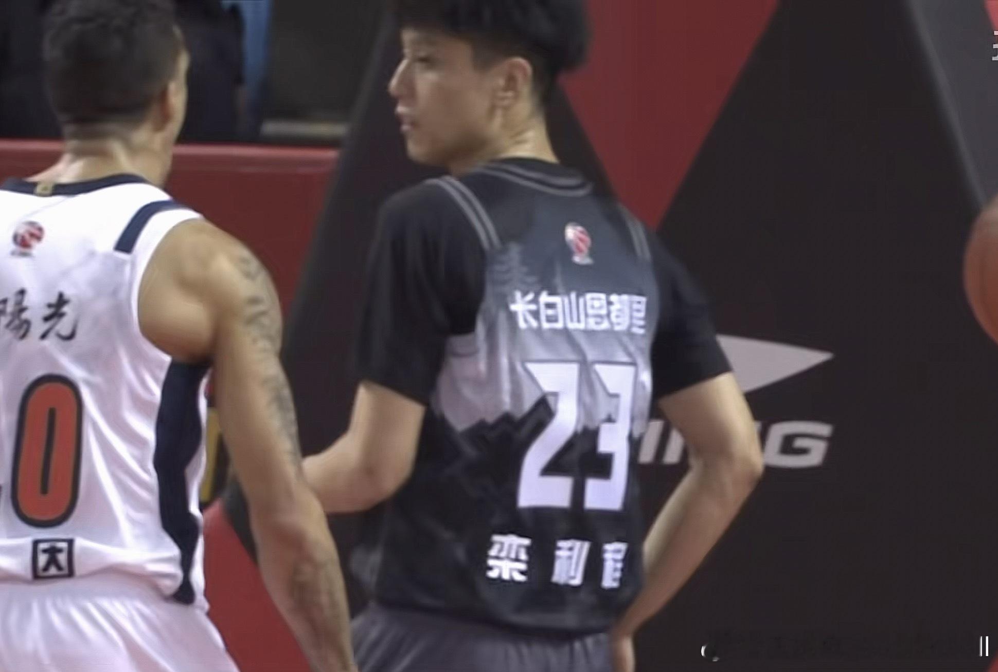 吼完辽宁吼吉林，奎因扣篮得手后吃T，他真是一点不给自己留后路啊吉林男篮vs广东男