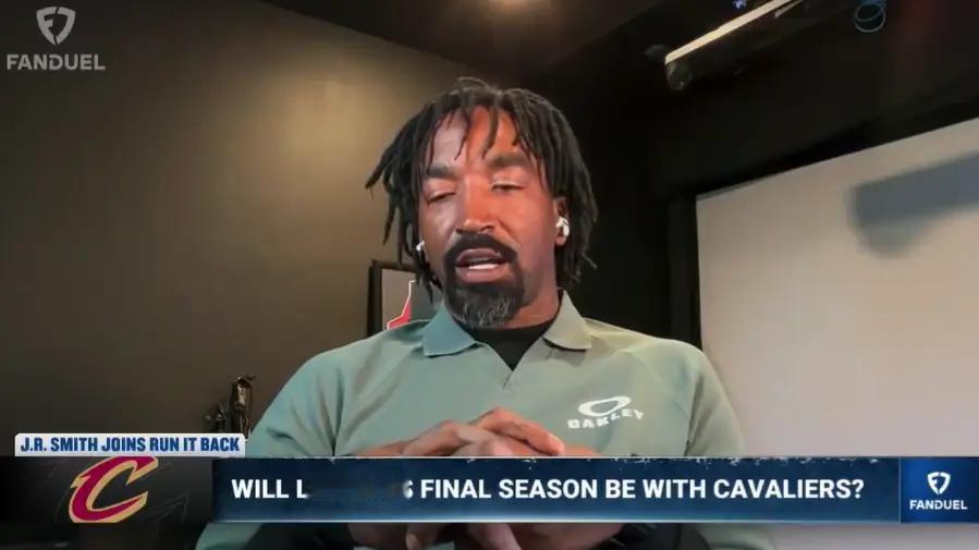 骑士詹姆斯克利夫兰骑士 近期，JR史密斯在接受采访时表示：“我觉得詹姆斯明年会回