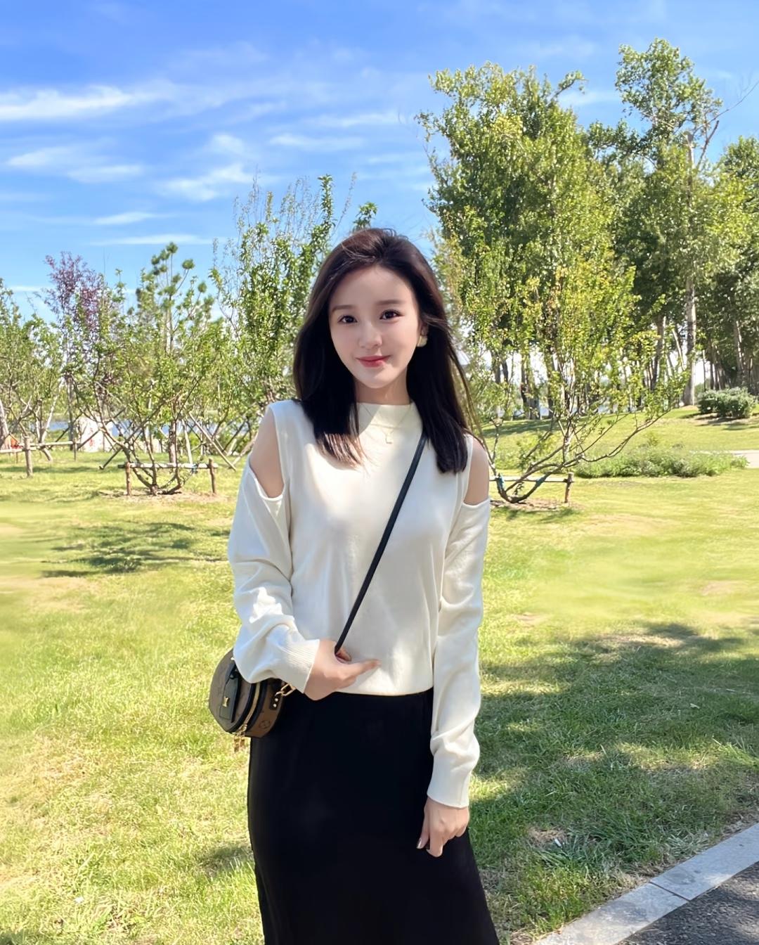 说实话，作为一个过日子的男人，我觉得这根本不是二选一的题。钱是日子的底气，没它不