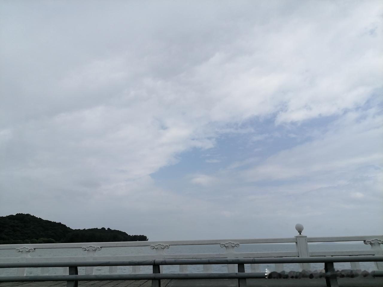 倘若操盘者心中裹挟情愫，持仓与决策之时便极易意气用事。人天生会因贪婪追涨、因恐惧