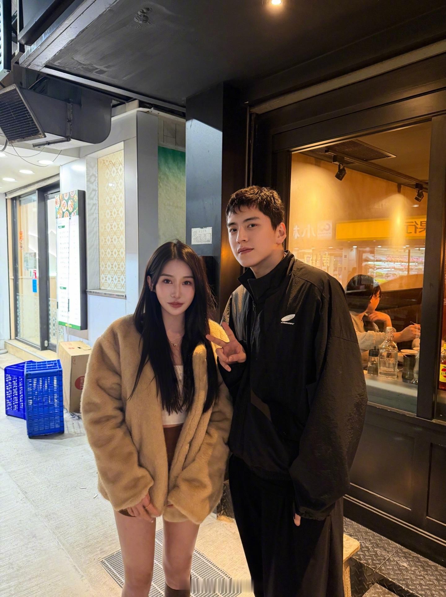 网友吃饭偶遇王大陸帅了，但有点不像了！经历伤人和逃兵役风波，王大陸一手好牌打的稀