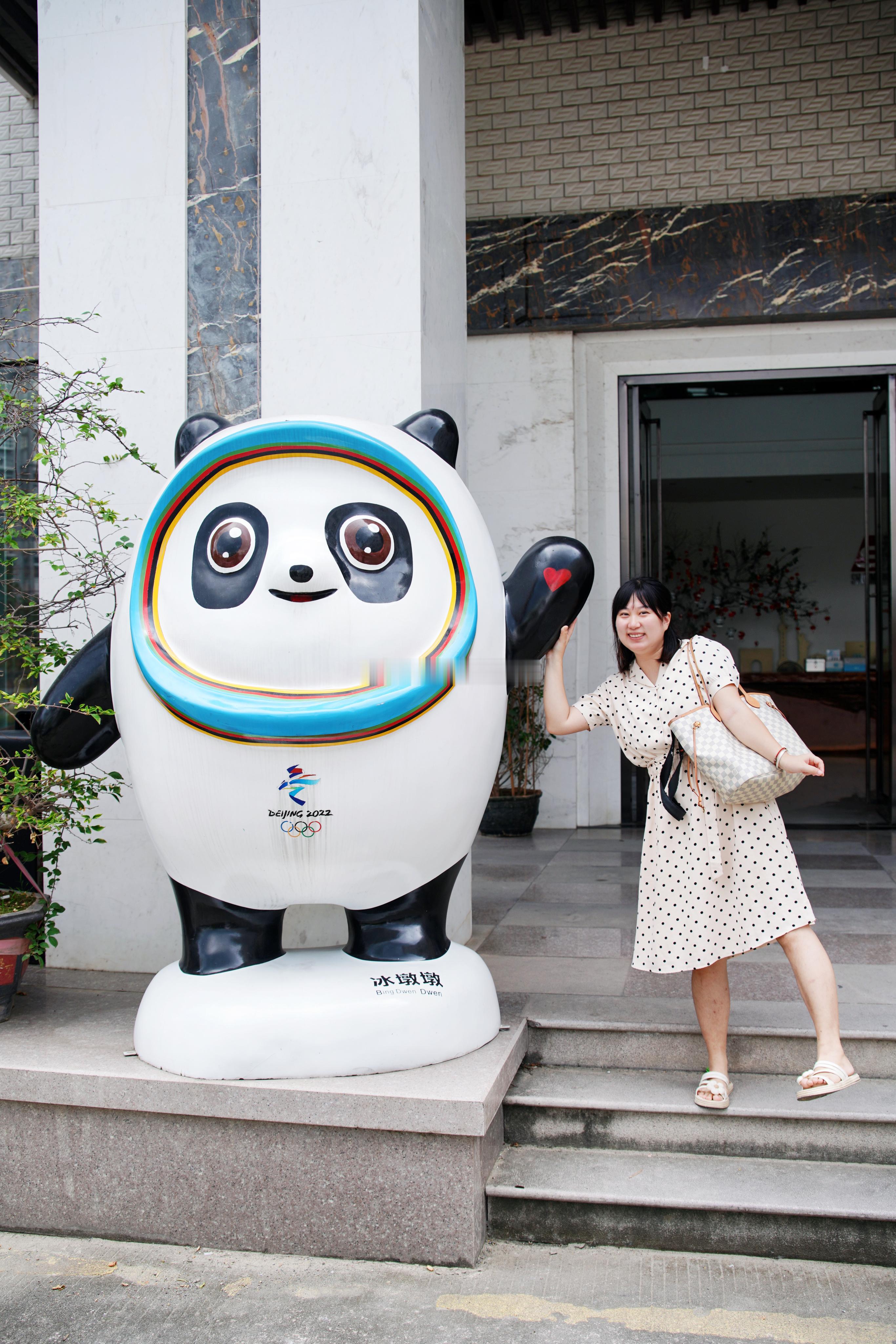 #中国白德化瓷# 这座城市自古至今都和陶瓷息息相关，陶瓷是它的灵魂，来到这里，便