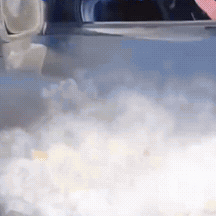 你能想象吗？一片绿油油、承载着牧民生计希望的草场，竟被一辆汽车肆意破坏！近日，就