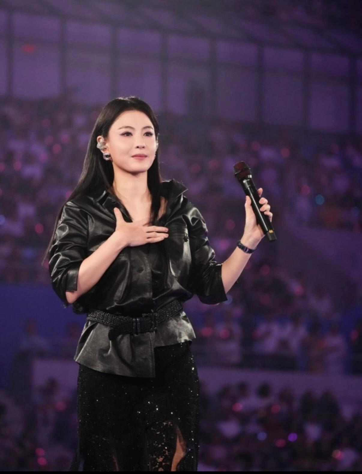 张柏芝林子祥王祖蓝现身李昊演唱会李昊红馆演唱会星光云集！张柏芝、林子祥、王祖蓝齐