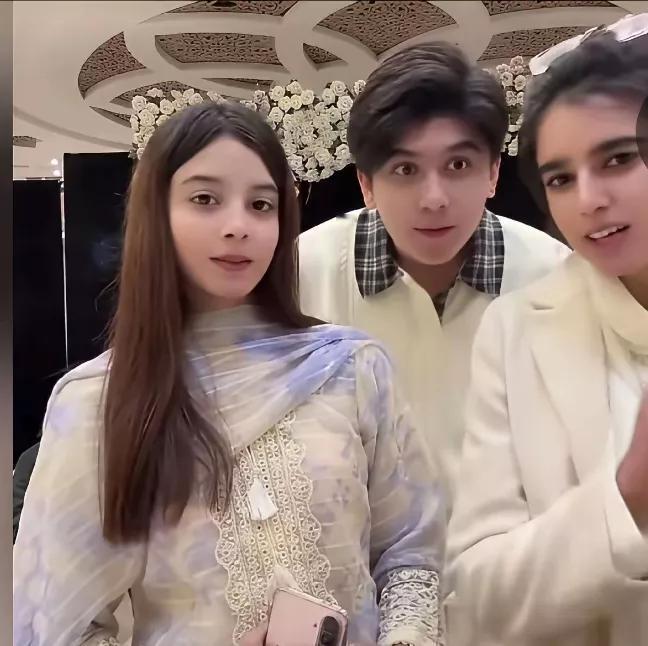 [麦子会娶表妹吗？]
麦子的两个流量密码:表妹和翻译，两个人都美若天仙，也都心仪