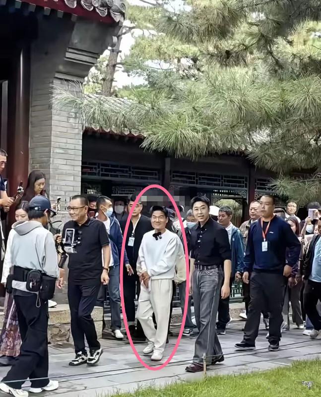 这家伙，已经越来越像一个大佬了，或者说，他正在努力学习做一个大佬！

你现在叫他