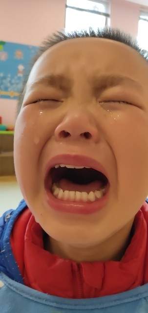 孩子上幼儿园想家，逃学“闹威龙”
