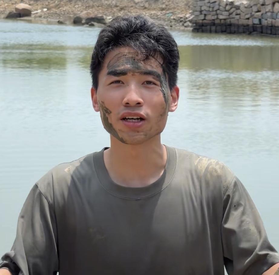 刘海军账号昵称又换了
他还有自己的公司，细想一下许健华她们对他挺好的
谢浩男终于
