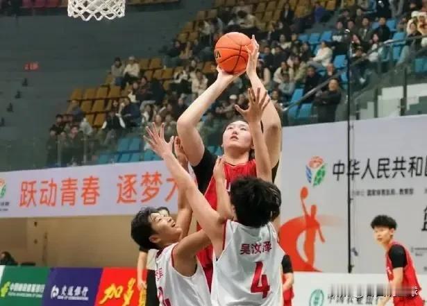继昨日对阵吉林队15投全中拿下30分后，北京时间11月22日，张子宇在三大球青少