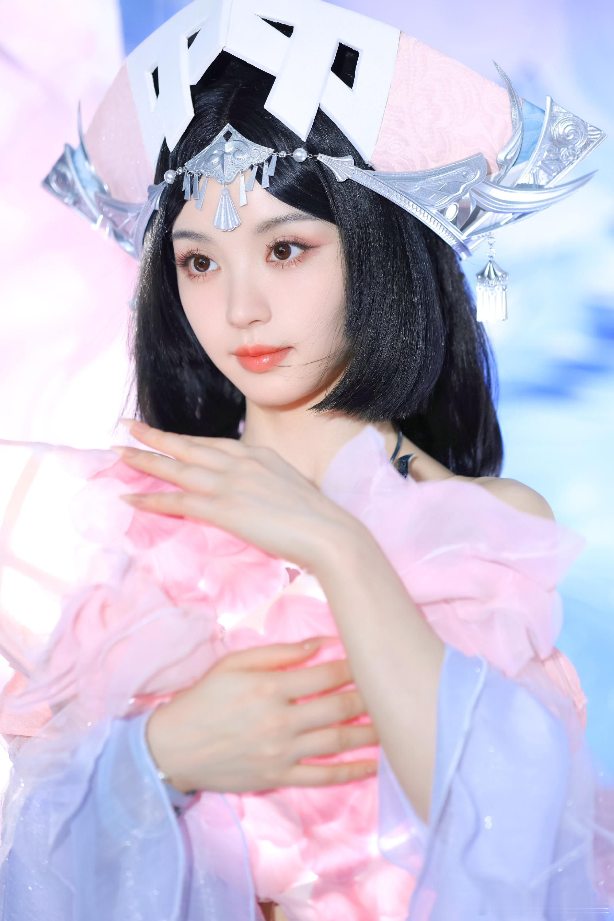 田曦薇自信看看的话五官好虐，低配版杨超越的感觉 ​​​