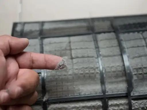 “悲剧还是发生了！”6月26日报道，湖北武汉，一男子觉得热，把2年没洗的空调打开