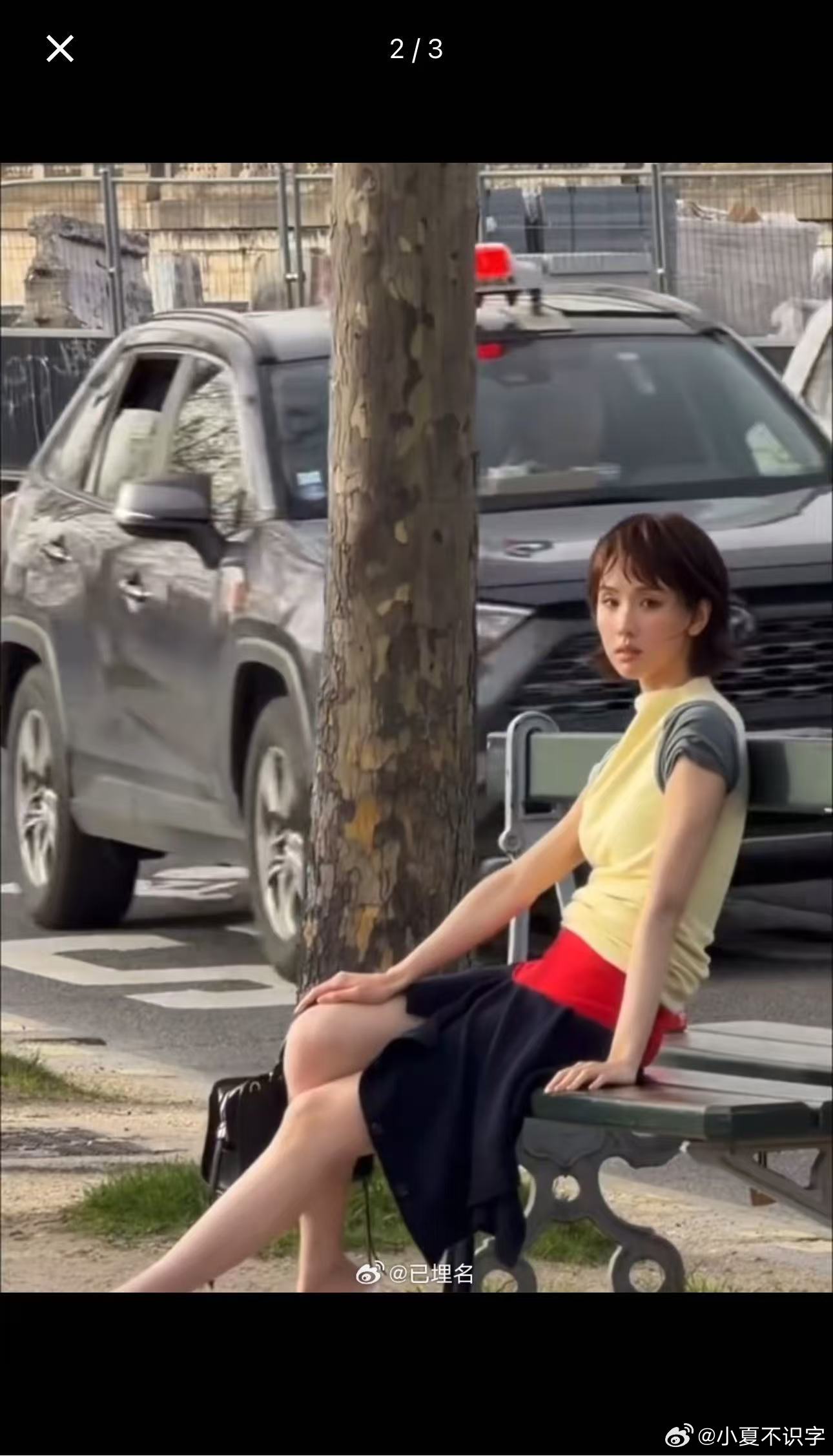 巴黎偶遇陈都灵 谁懂短发陈都灵的魅力，在巴黎街头随性又自在，颜值气质双在线，这种