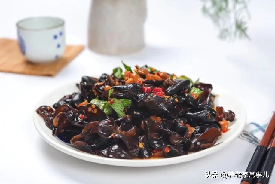 吃什么对血管好？黑木耳就是“血管小帮手”
 
血管养得好，人舒服、不头晕、不胸闷