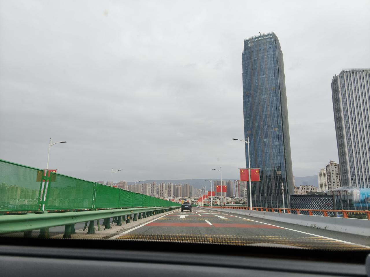今天大清早去了定西，定西过了五个小时，下午5:50到达兰州，继续给车充电。
明天