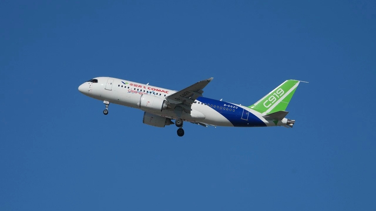 C919高原型首飞C919高原型今天在上海首飞成功，空中飞行1小时59分钟，完成
