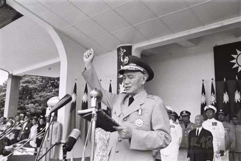 1964年6月16日，台湾省高雄，凤山陆军军官学校40周年校庆历史留影！

图三