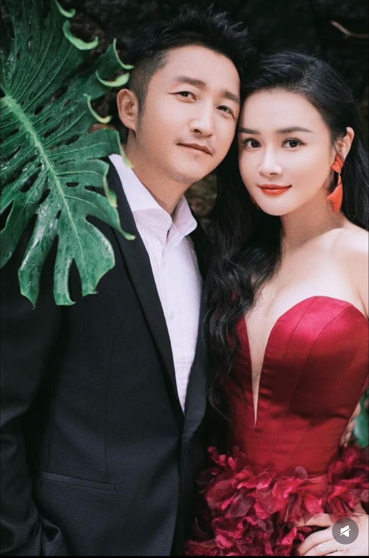 邹市明被爆收入为零，
这事听起来好像有点蹊跷，
因为作为一个昔日的拳王，再怎么样