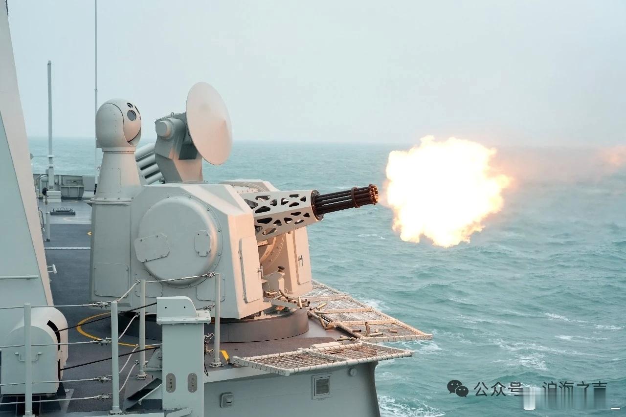 519阜阳舰、535玉溪舰出海实弹射击。两舰都是配备新型100主炮的054A改进