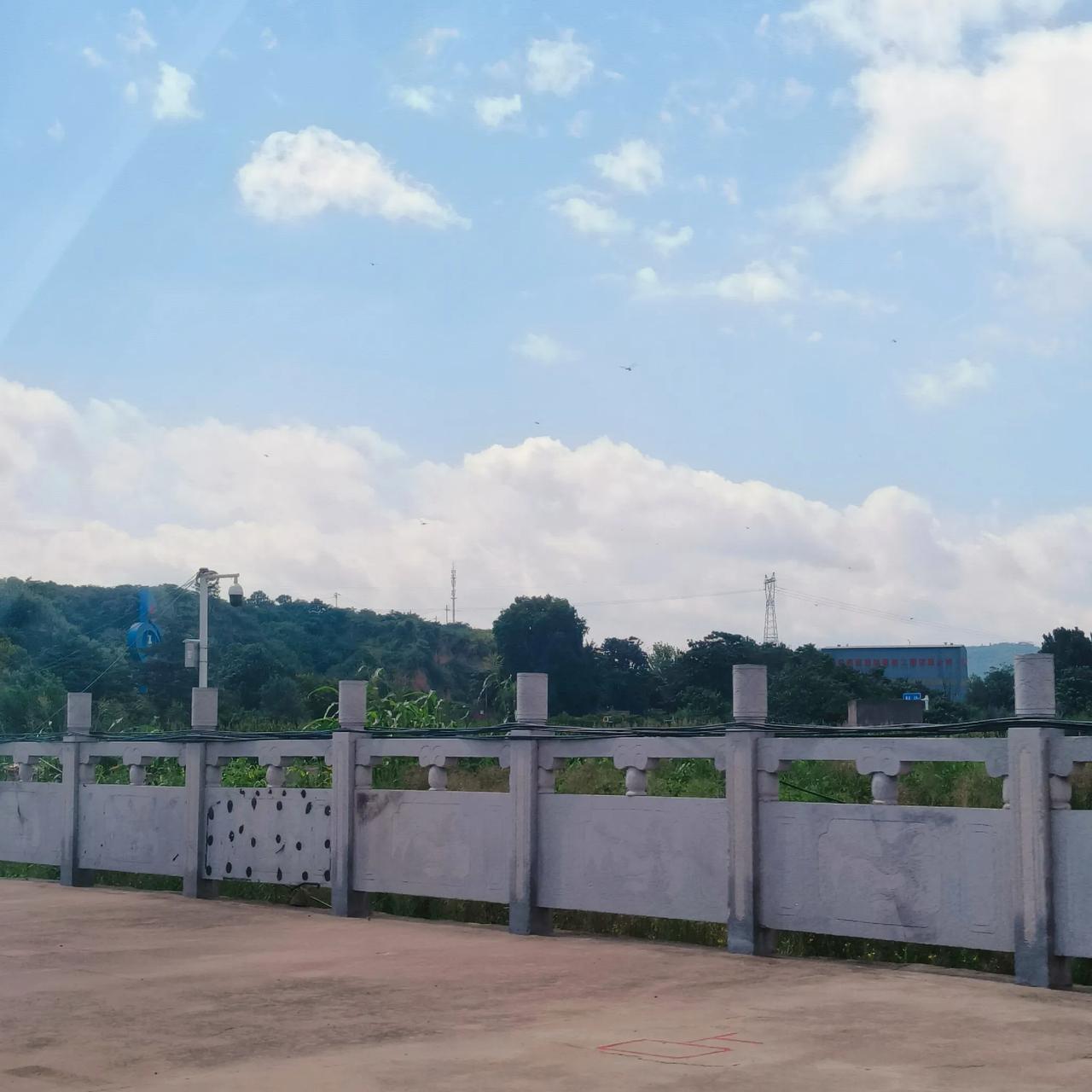 最艰难的时候，别老想着太远的将来，鼓励自己熬过今天就好。