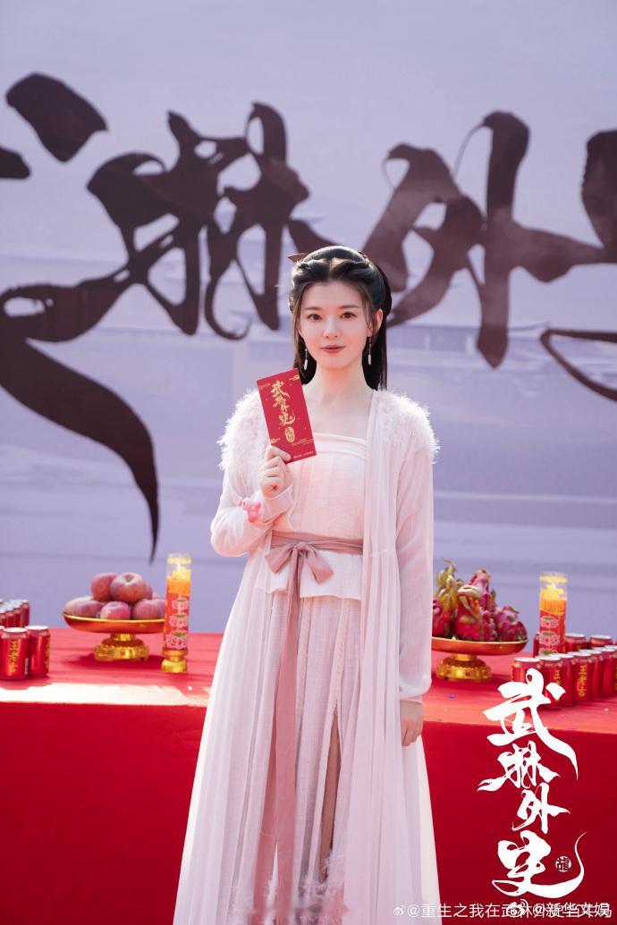 【每日剧讯】#武林外史开机##古龙武林外史影视化# 由慈文传媒制作，根据古龙同名