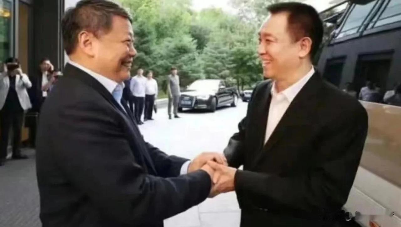 网传唐一军帮许家印掏空了盛京银行，结果造成1837亿元的烂账。现在回过头再看这张