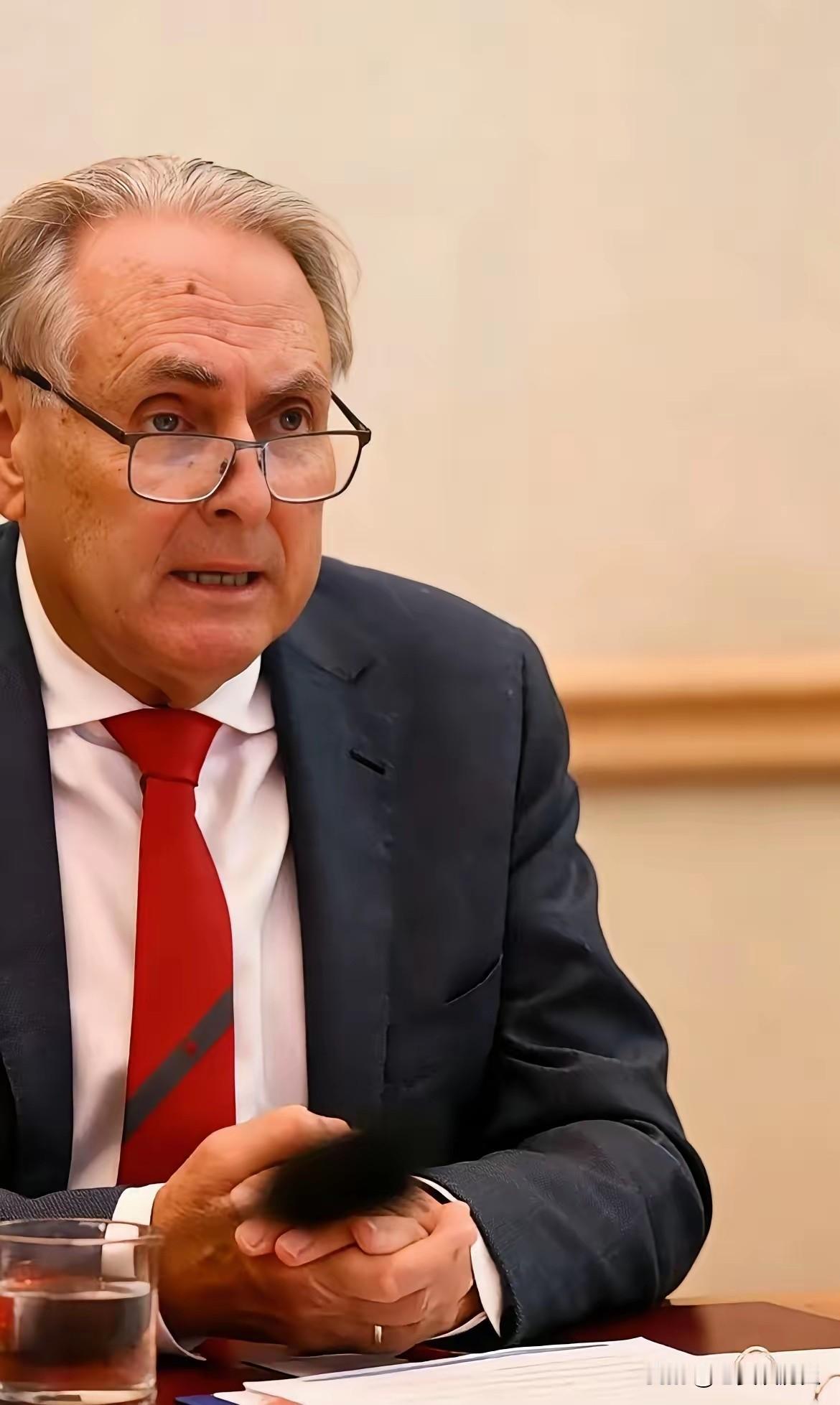 中方出手后，澳部长急了
​1月1日，澳大利亚贸易部长唐·法雷尔说，对中方的决定很