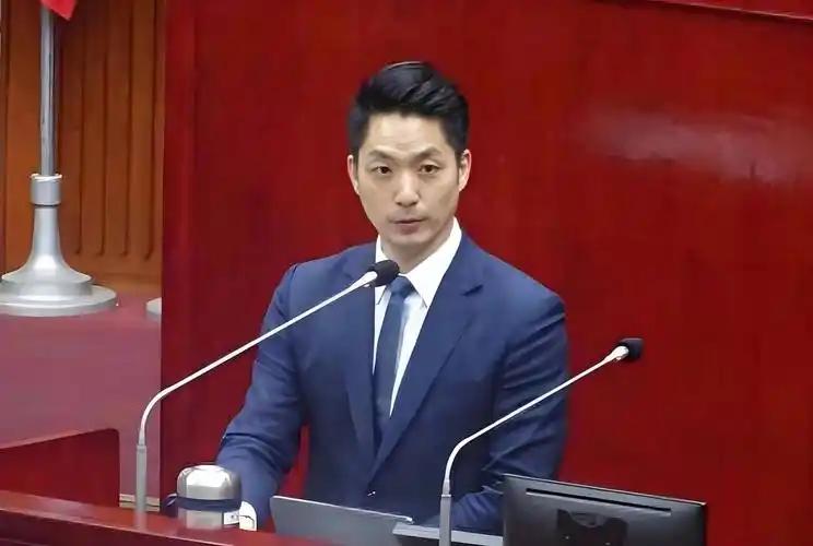 蒋万安摊牌了！公开拒绝当国民党主席，明白人一眼就懂。

岛内彻底炸了！蒋万安直接