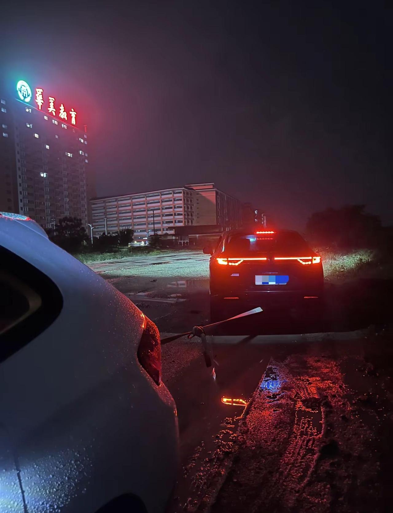 救援成功 下雨天出行注意安全