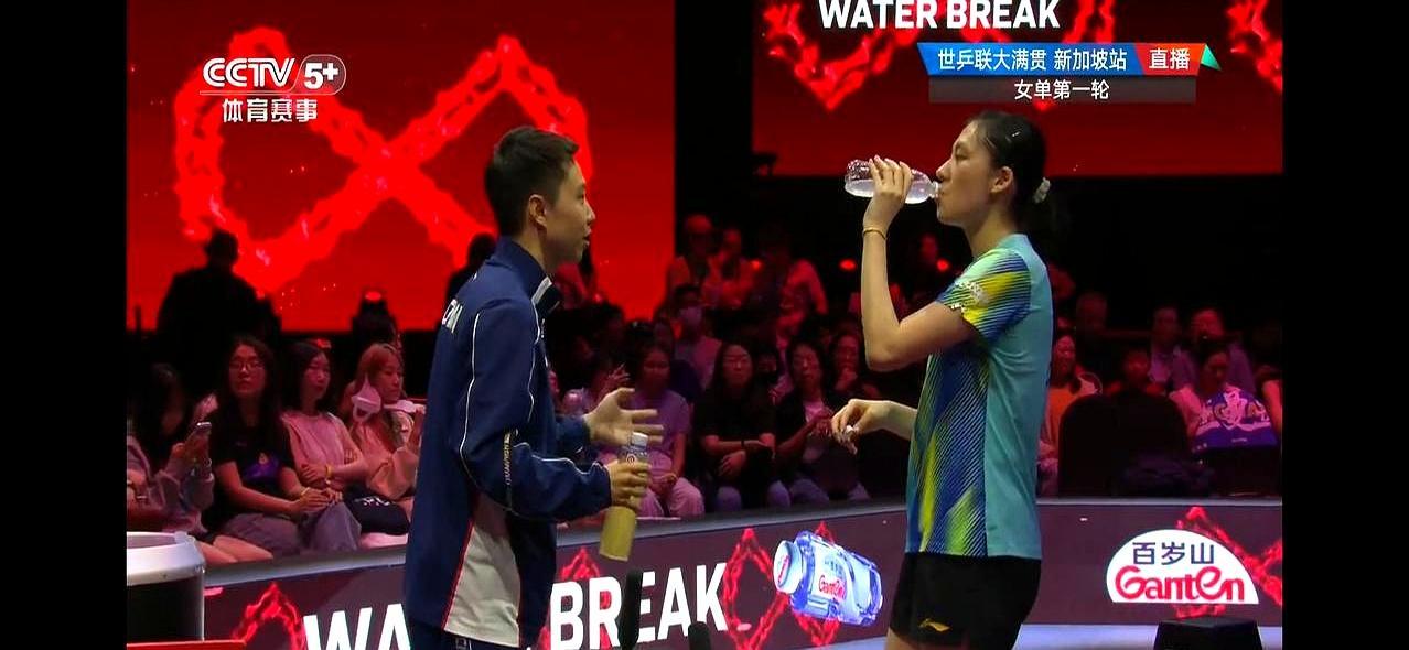 8比10落后，陈熠命悬一线，场边28岁的新教练突然开口了！
 
新加坡大满贯，陈