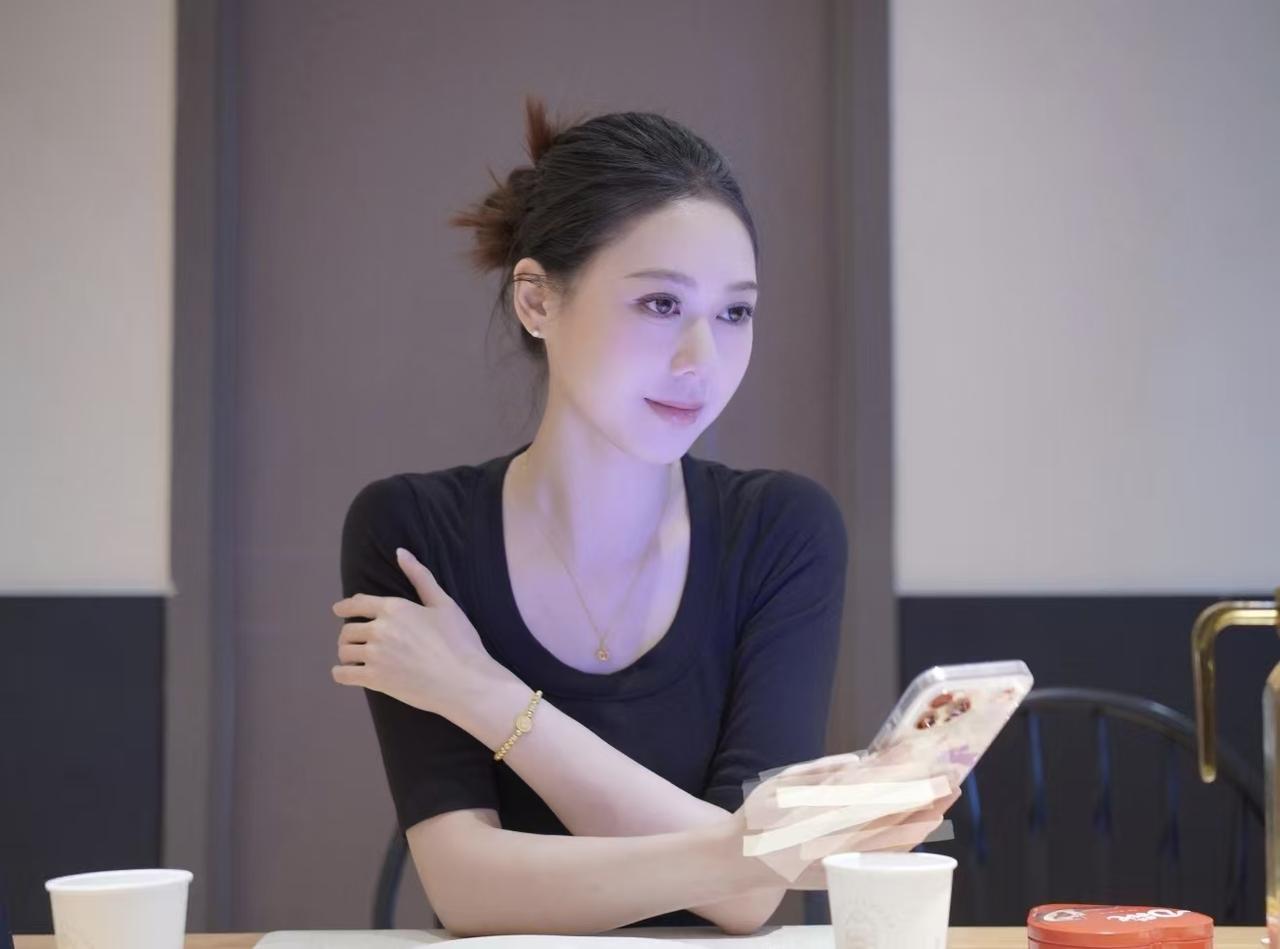 开心
自己私藏就好
不要告诉别人
因为别人会不开心