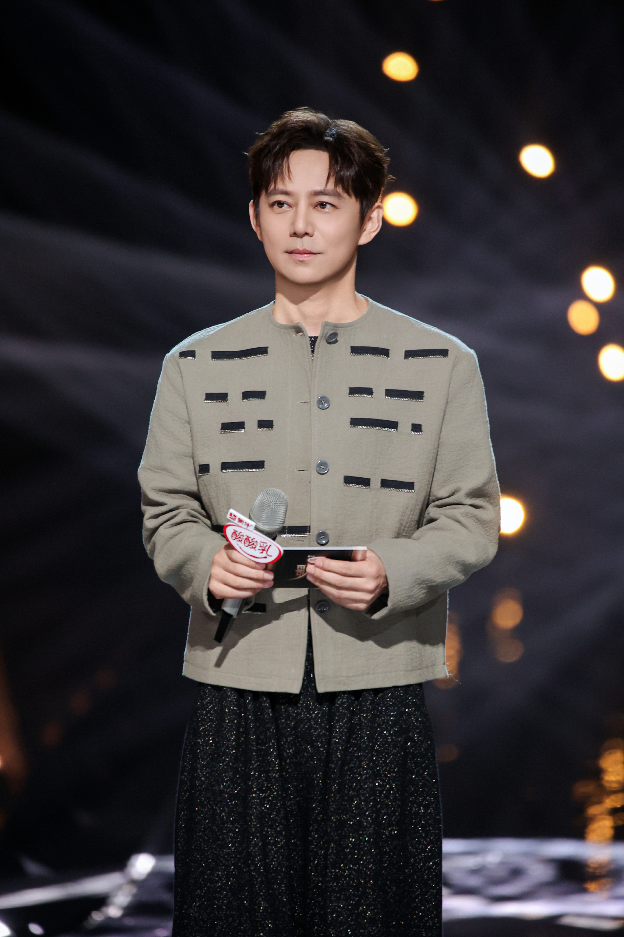 祝何老师生日快乐啊！永远十八岁