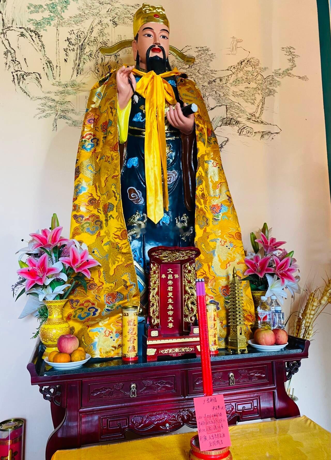 午时礼拜文昌帝君🙏师父祈愿天下莘莘学子顺缘增上，考运顺畅，智慧如海，超常发挥，
