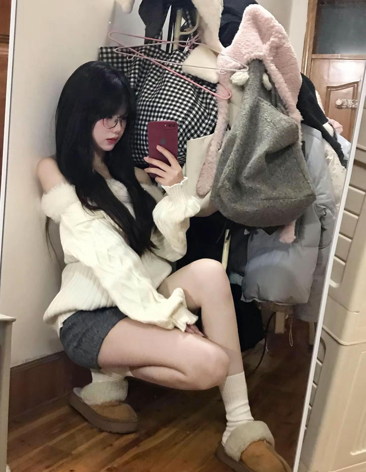 她穿着miniskirt 好像宁艺卓站在这儿🎵短裙 minskirt fyp