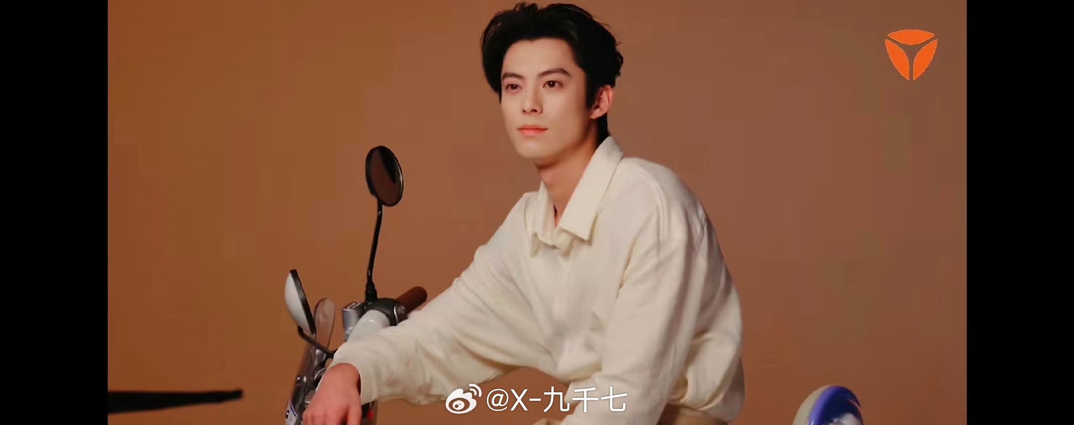 和王鹤棣一起闪耀摩登之夜王鹤棣和雅迪的摩登之夜  雅迪摩登莱茵II最令我心动的，