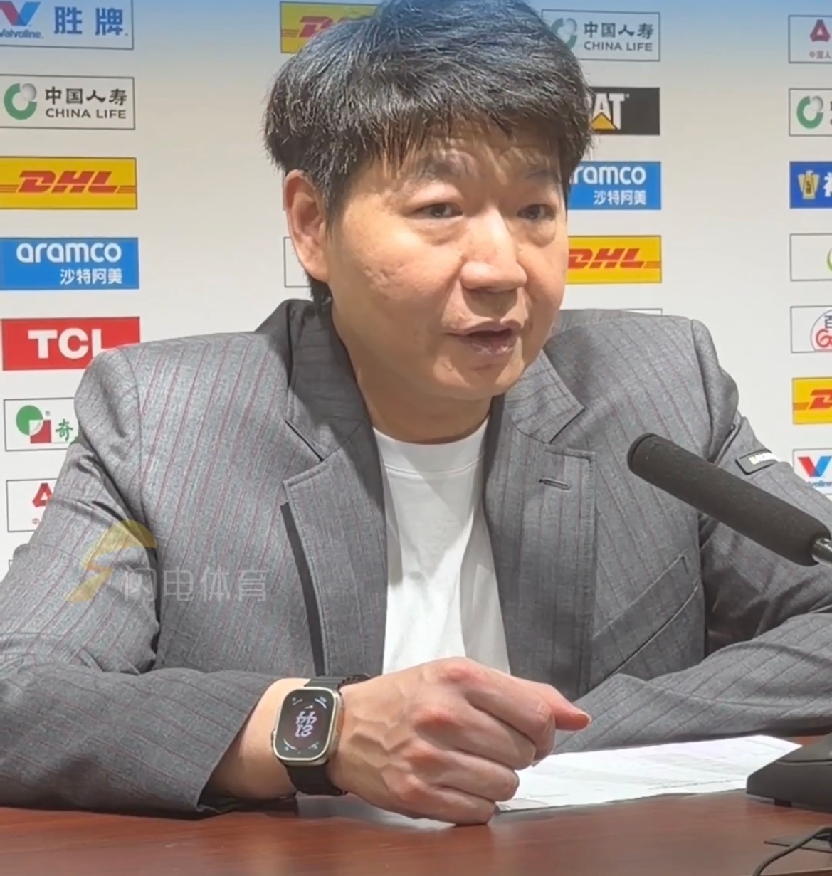 输给辽篮，山东男篮在篮板球，失误等方面都需要注意提升，我们须要正视差距。一个赛季