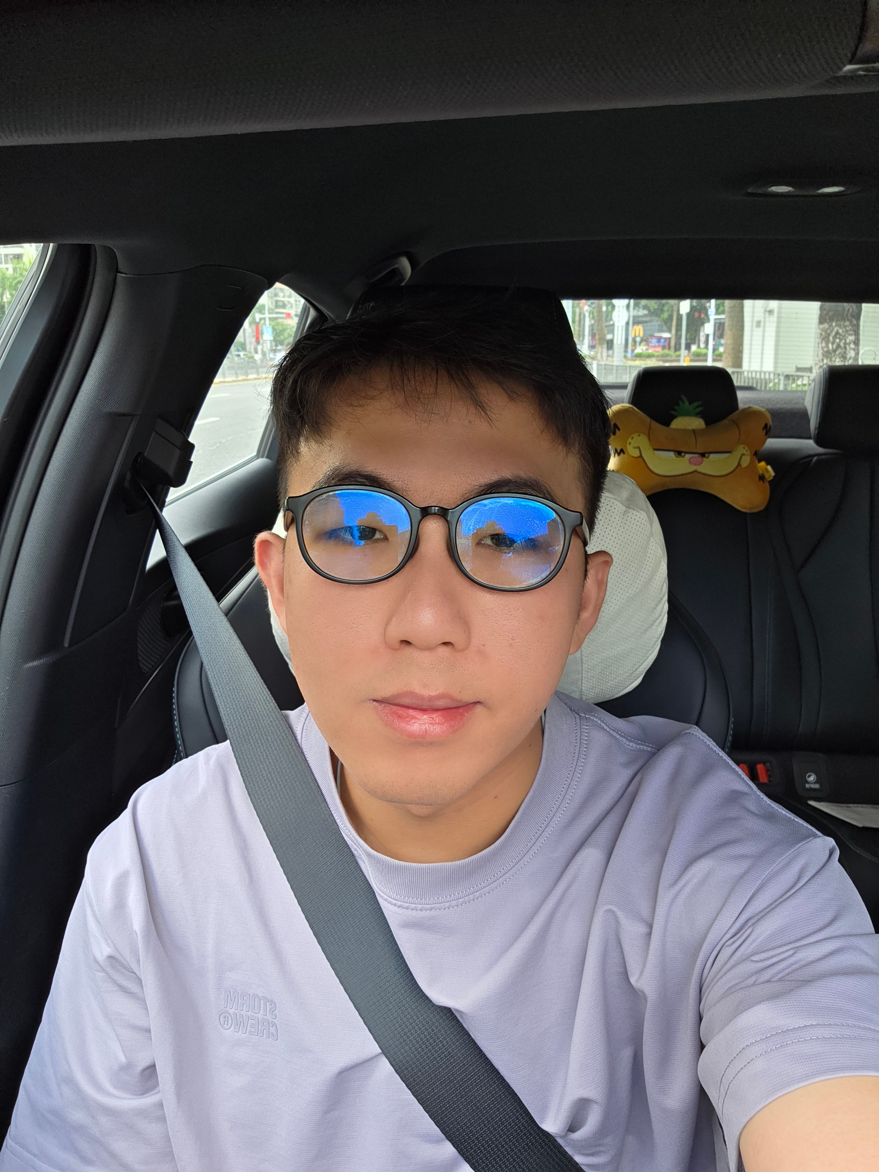 为什么我自拍一下看起来这么虚...  ​​​