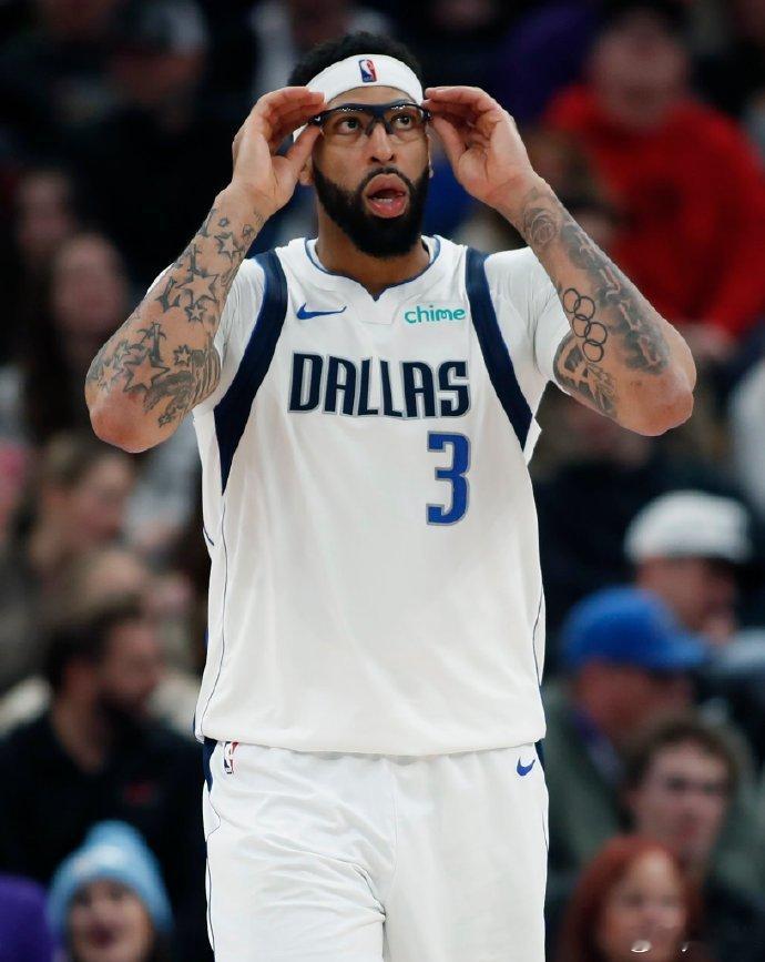 匆匆过客！独行侠奇才交易 浓眉终究还是成为独行侠的过客，一年的时间，出战29场，