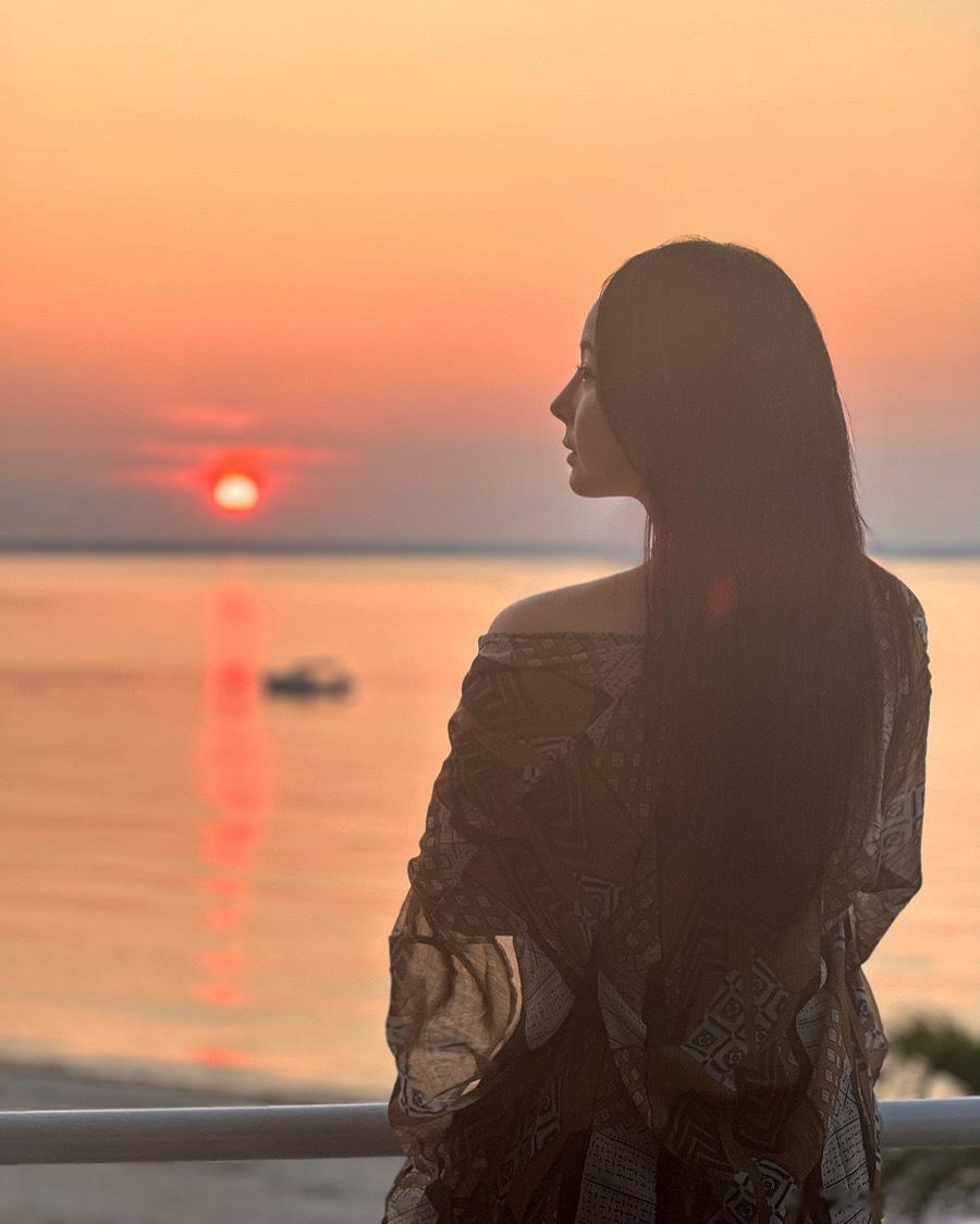 约某些人吃饭（一个大美女）19年约到23年连我都好难约是谁我不说 看在你给我拍美
