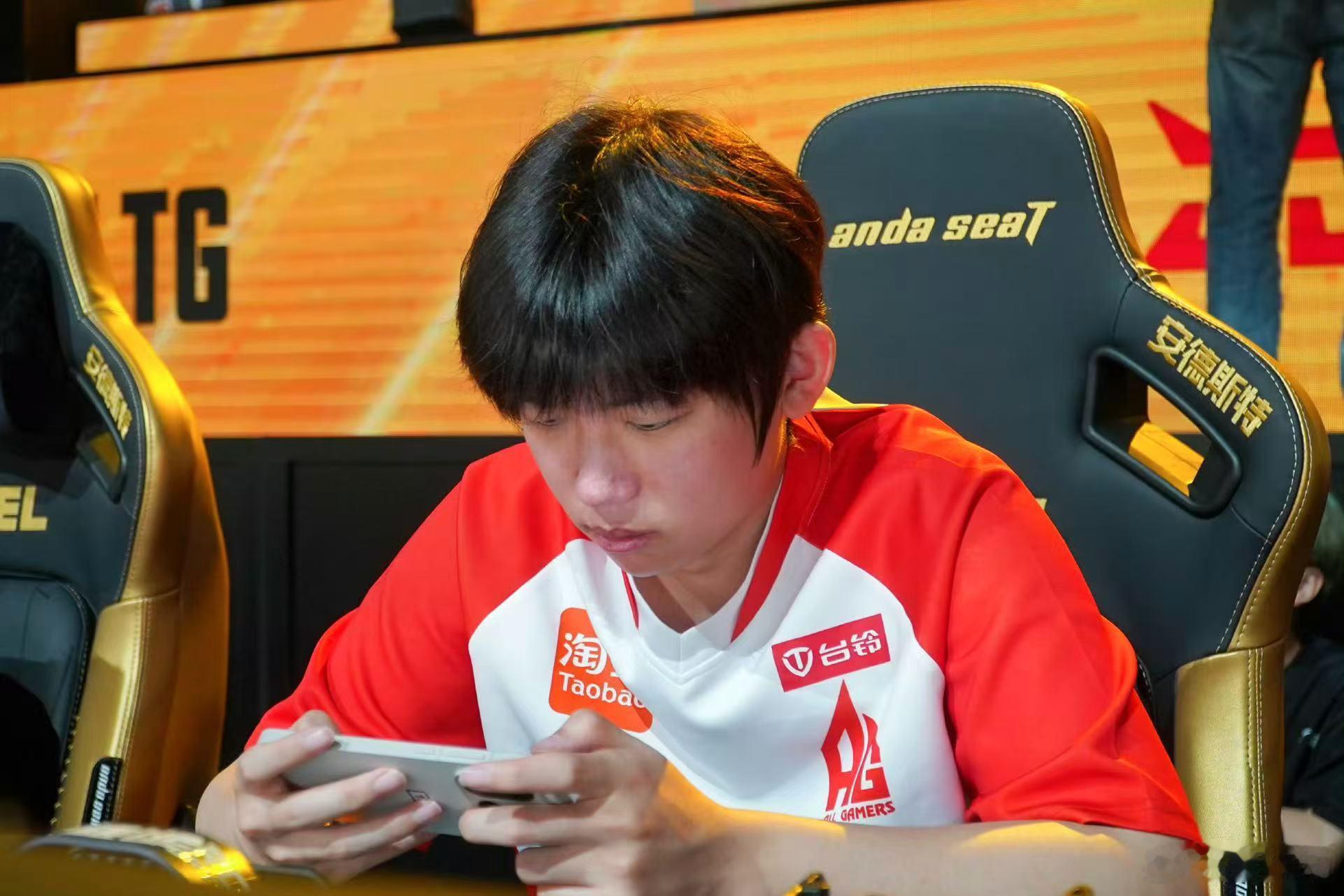 AG仙崽联赛800淘汰AG18淘汰吃鸡 AG全队合力拿下18淘汰成功吃鸡，仙崽也