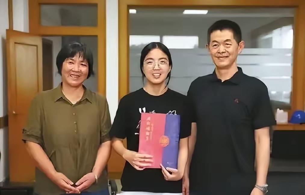 这大概是我见过最温柔的双向奔赴！匿名资助4年的恩人，竟是身边熟人，看完浙江女孩吴