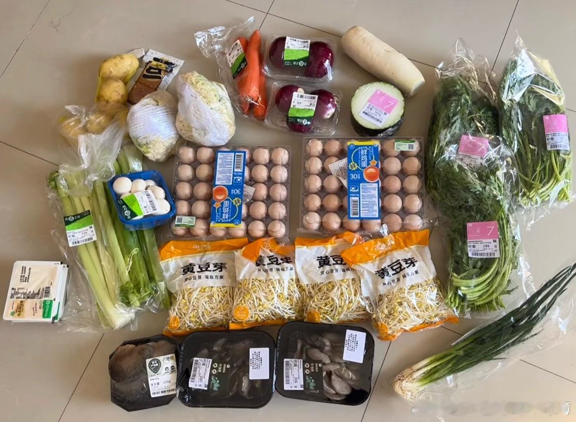 真正抠门的打工人就应该像我这样：过年回家狠狠拿免单卡但不花，返工当天捏着免单卡全