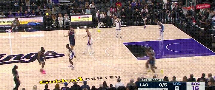 伦纳德的中投，简直是当今这个三分联盟里的一股清流。
他不是在追求潮流，他本身就是