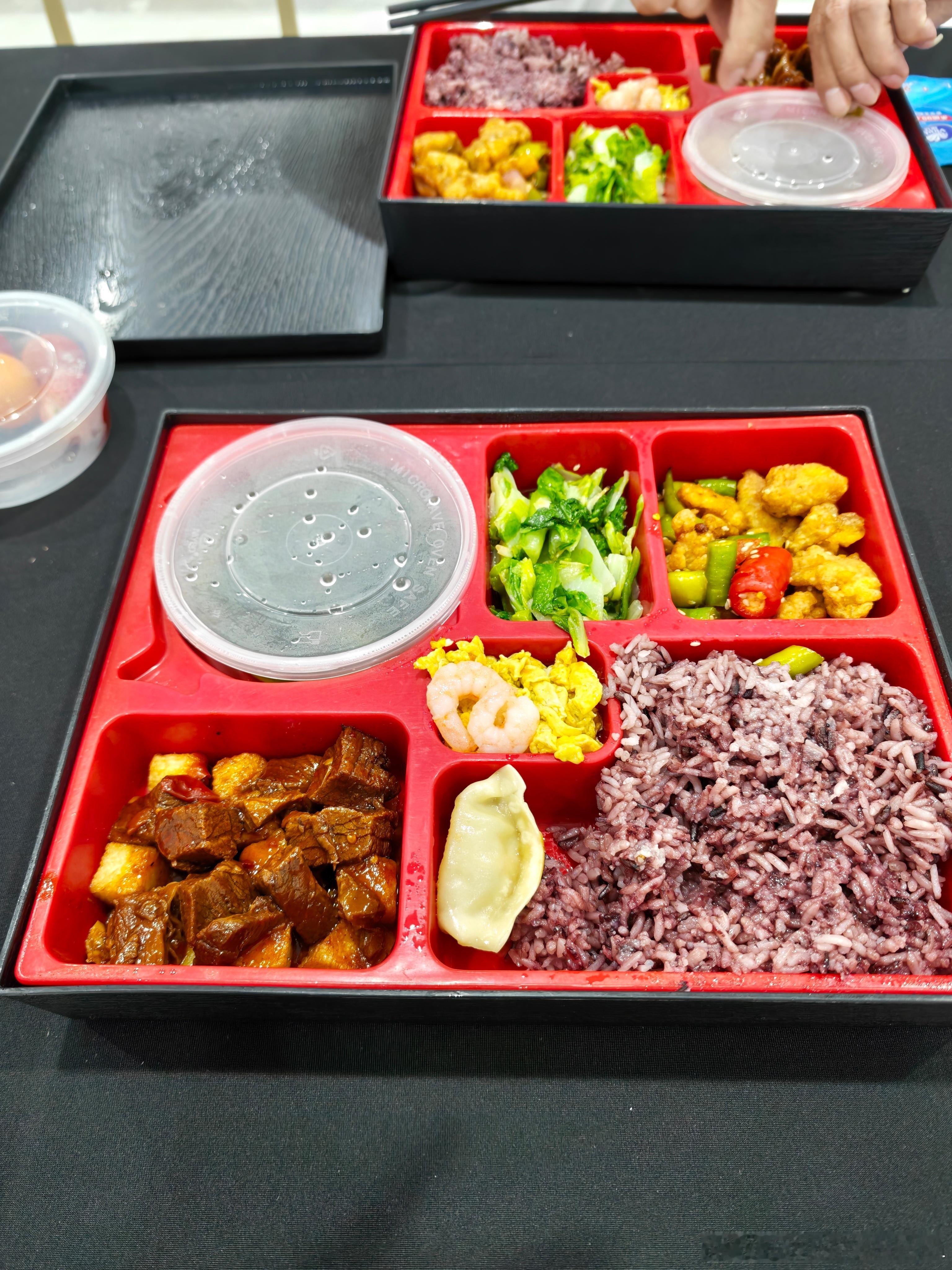 为什么米饭里给了颗饺子？要给多给两颗呀
