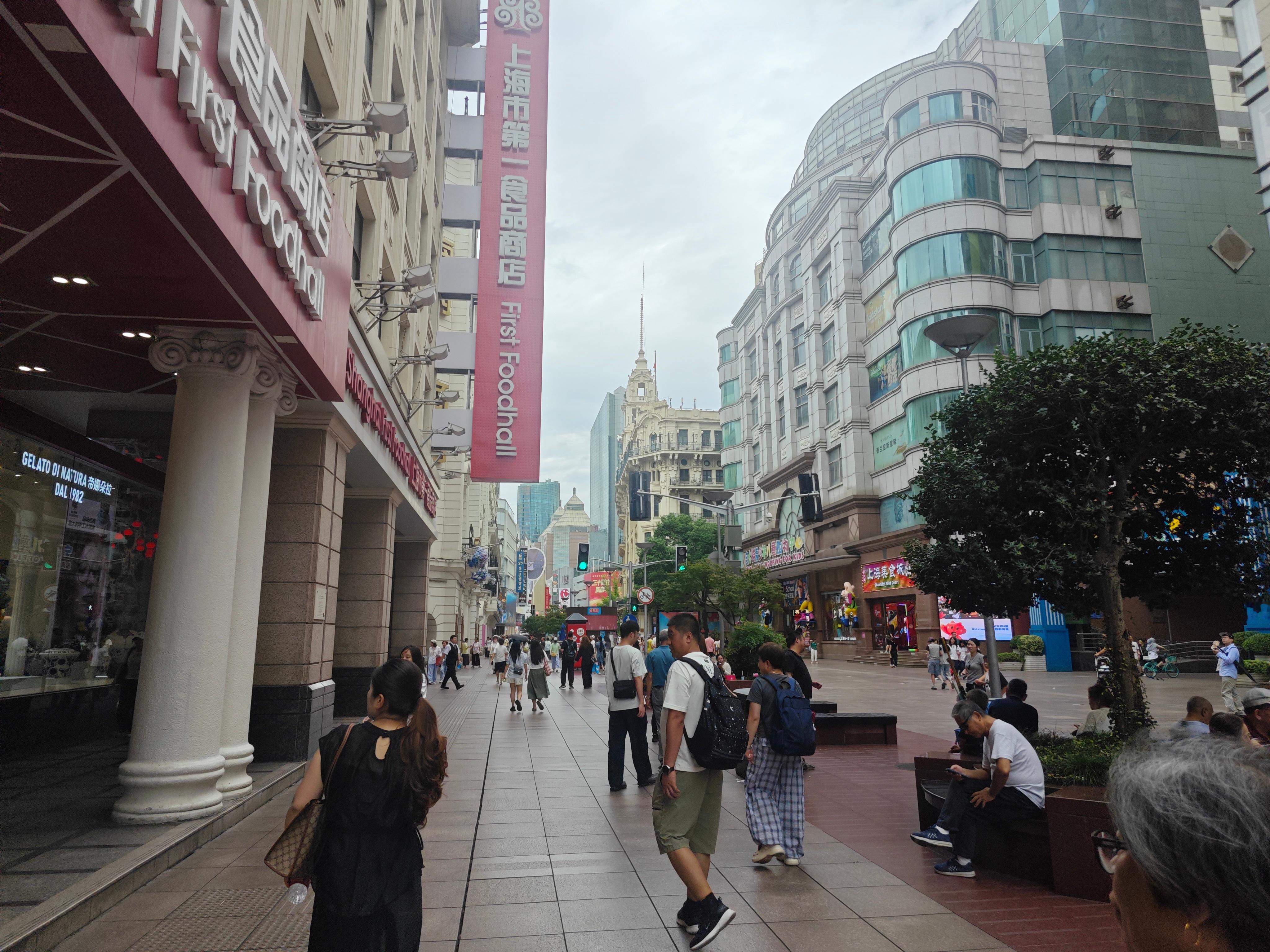 吃完饭，city walk一下 ​​​