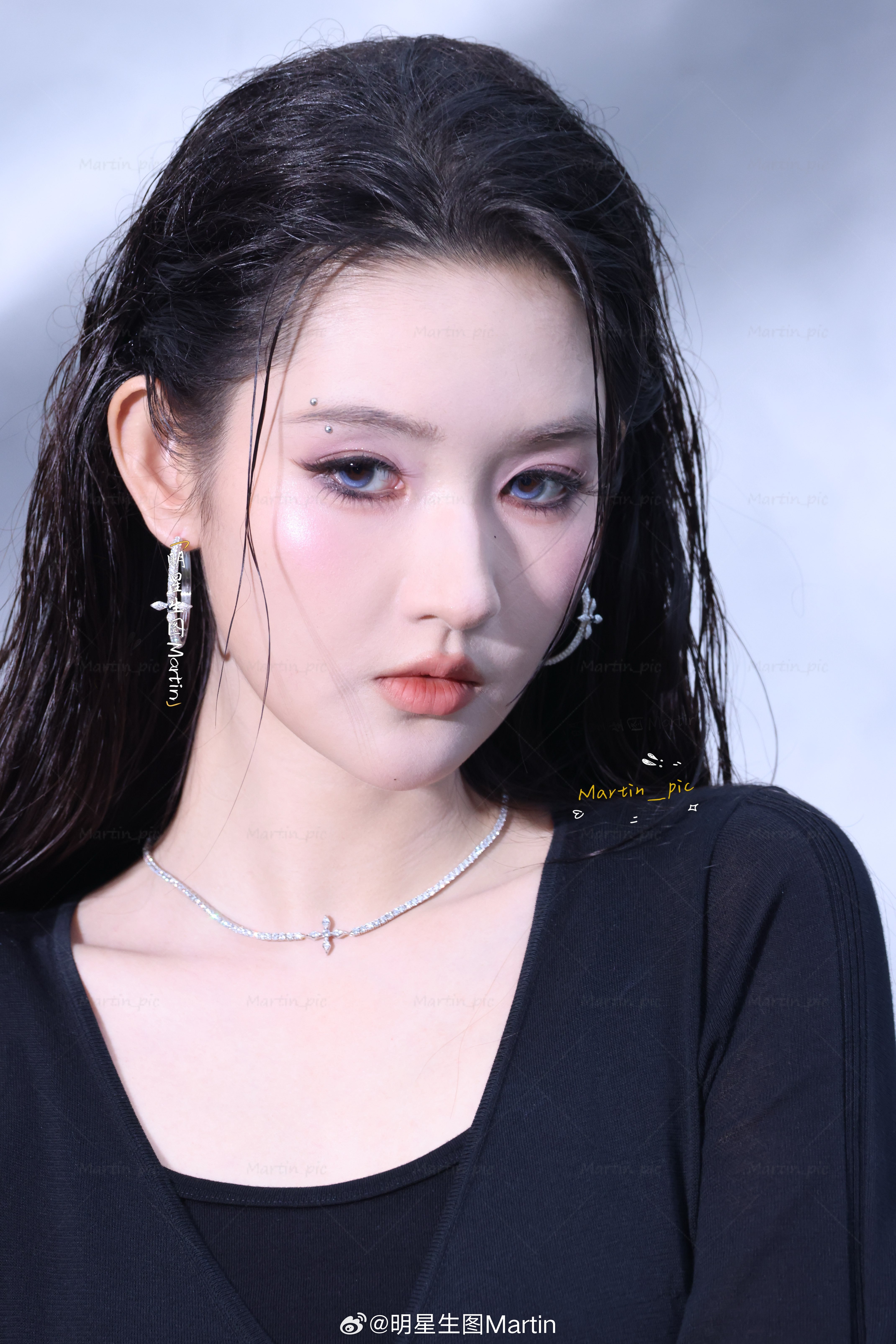王玉雯  王玉雯 260627SMFK站台生图~湿发魅魔对视一下都会昏厥的那种王